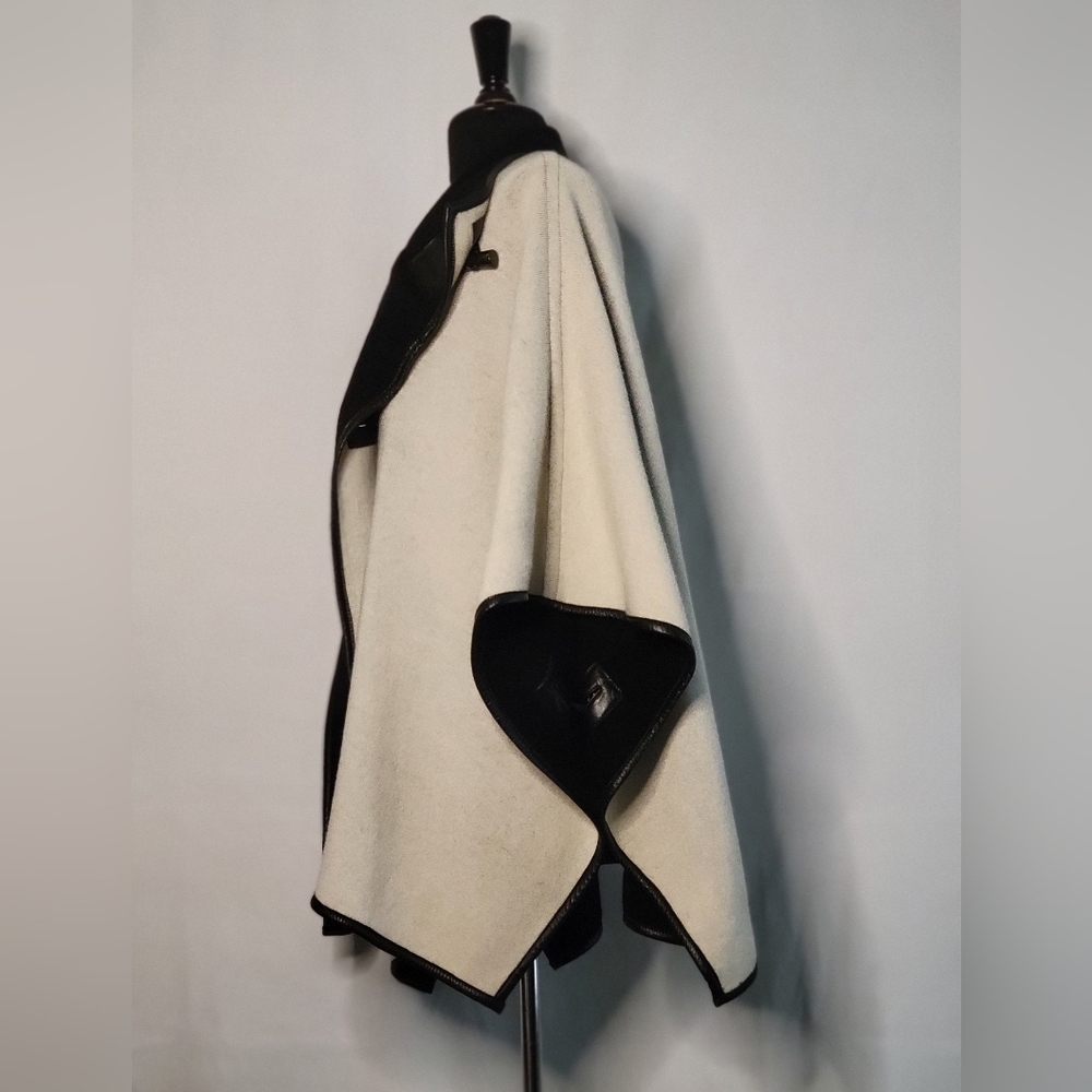 Zoe Couture Reversable Cashmere Wool Blend Cape With Soft Leather Piping - Picture 3 of 11